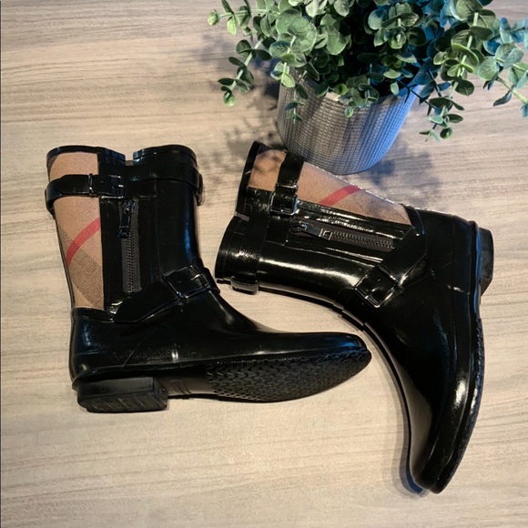 Burberry Shoes - Burberry rain boots
